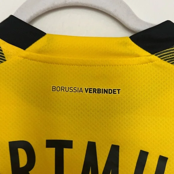BVB women’s yellow game jersey - Picture 4 of 7